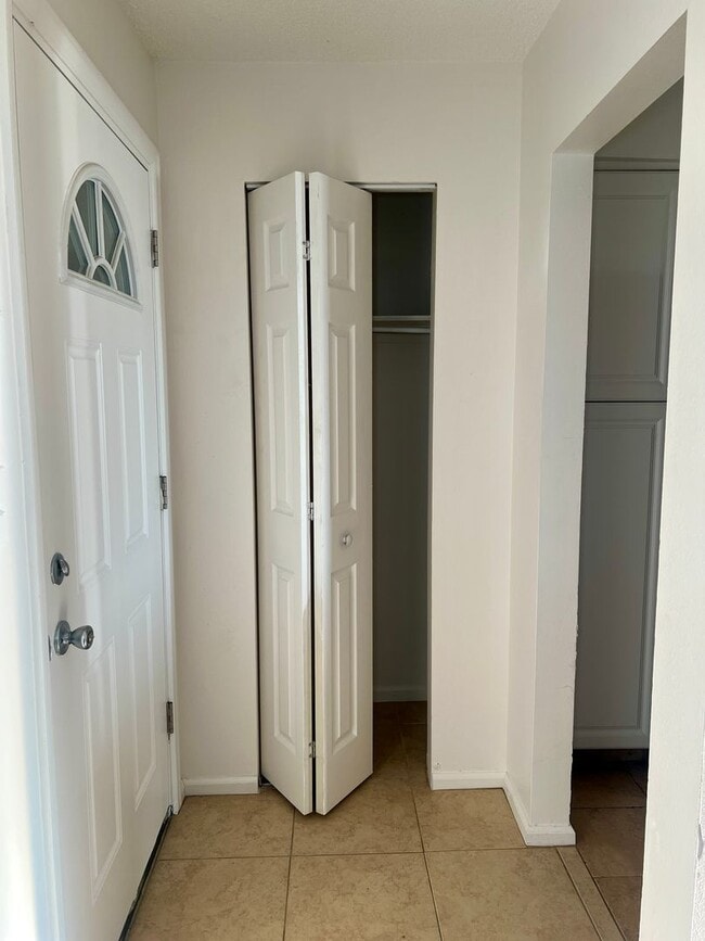 Photo - 1 bed Condo Available in SouthWest Denver! Top Floor!