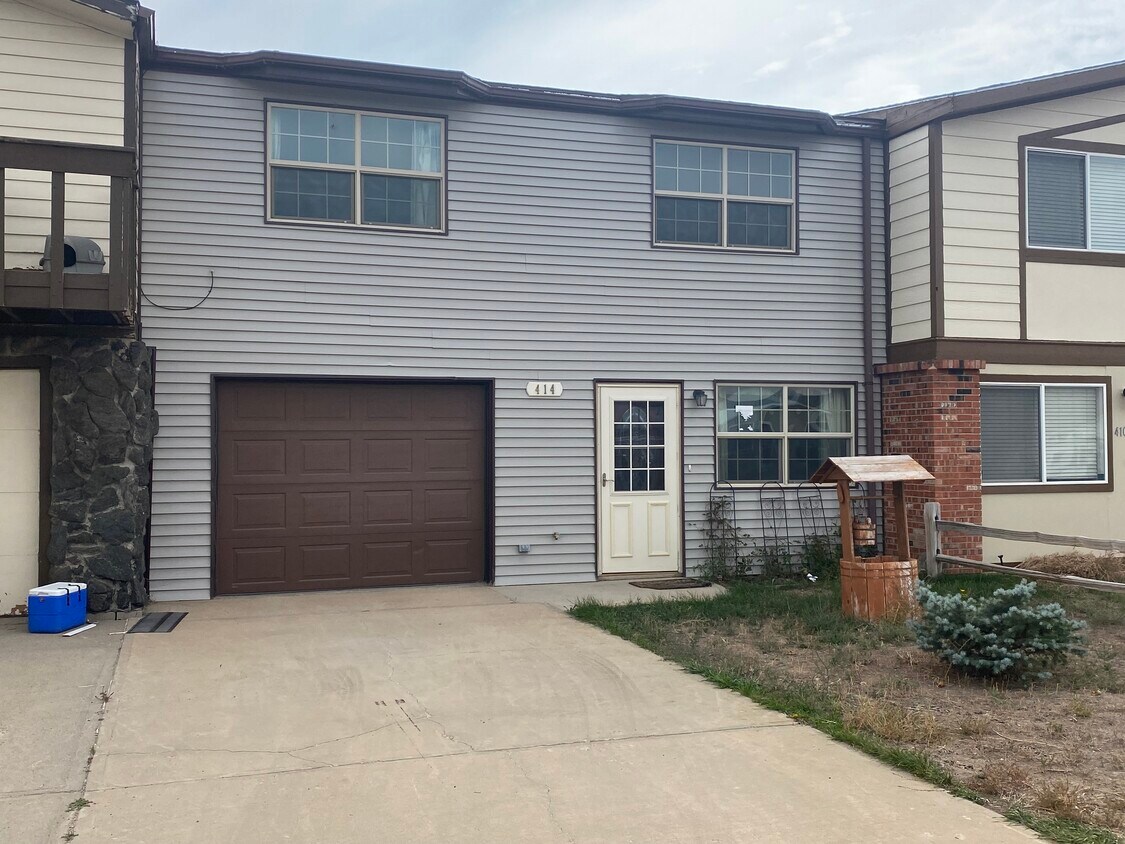414 E Miller St, Rawlins, WY 82301 Townhome Rentals in Rawlins WY
