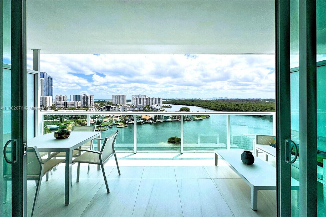 Primary Photo - 400 Sunny Isles Blvd