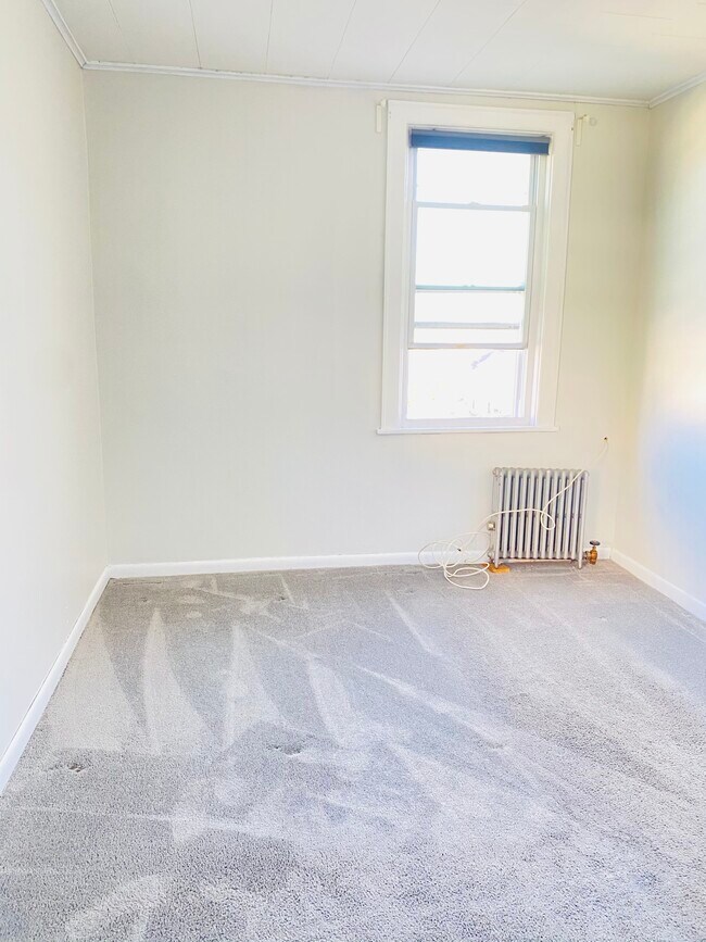 1 Bedroom - 707 College Pl