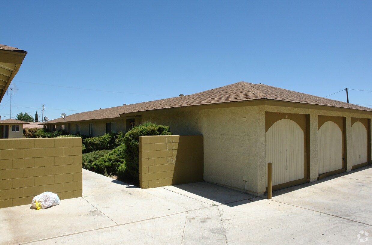Building Photo - 15564 Bear Valley Rd