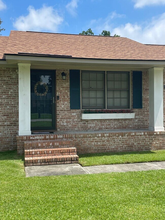Foto del edificio - West Oak Forest Home in West Ashley!