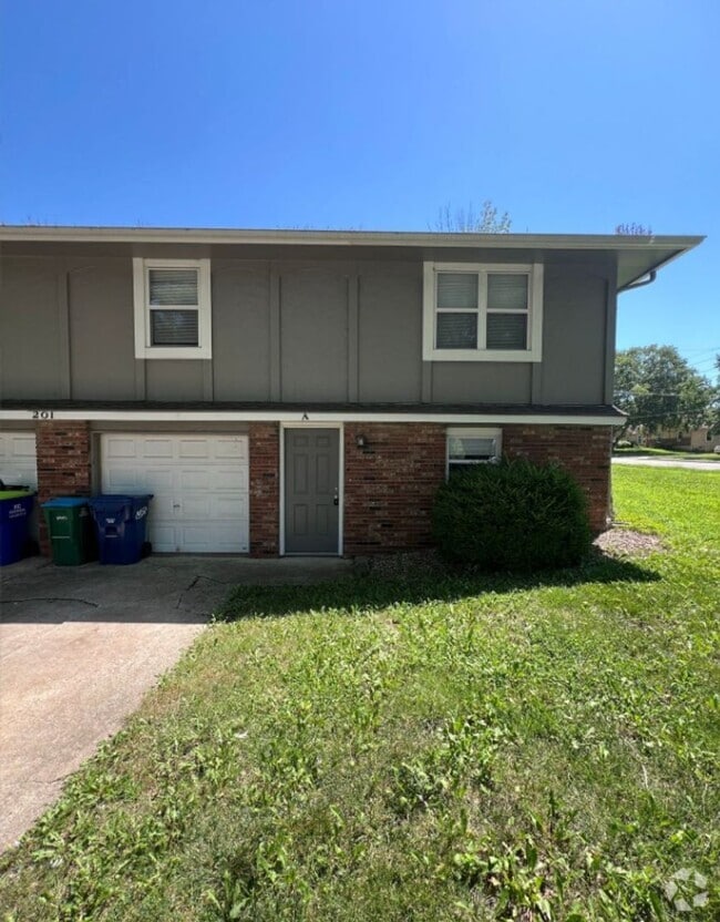 Building Photo - 201 NE Westwind Dr