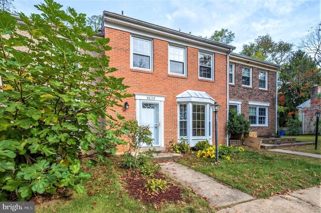 Foto del edificio - 5835 Humblebee Rd