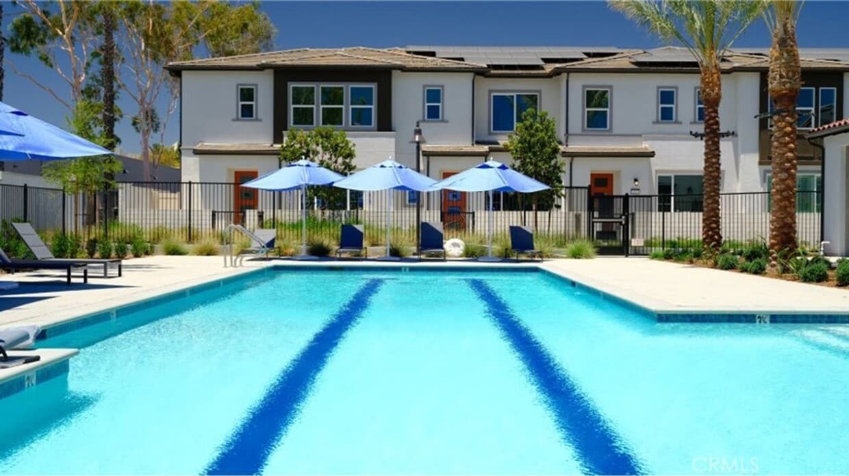 Building Photo - Centrally located 2-story 3 bed, 2 1/2 bat...