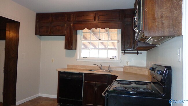 Foto del edificio - 2113 Harris Rd NW