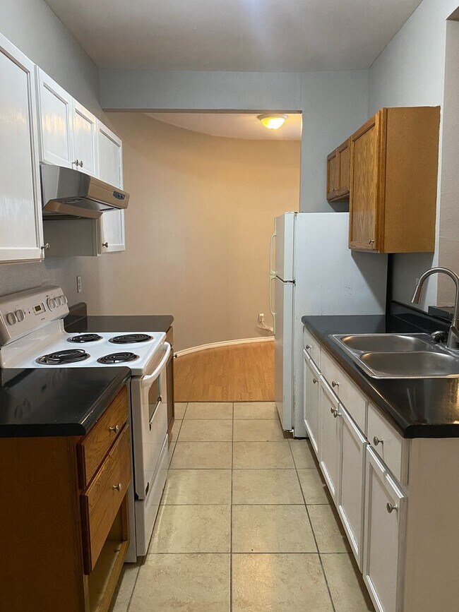 Foto del edificio - Large 2-Bedroom Near I-10 & Culebra