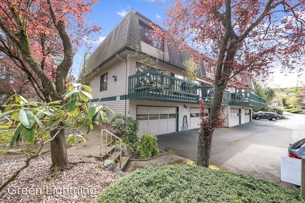 Building Photo - 816 N 175th St