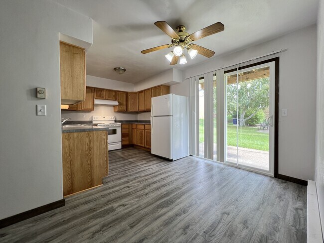 Foto del edificio - 3170 Hillcrest Rd