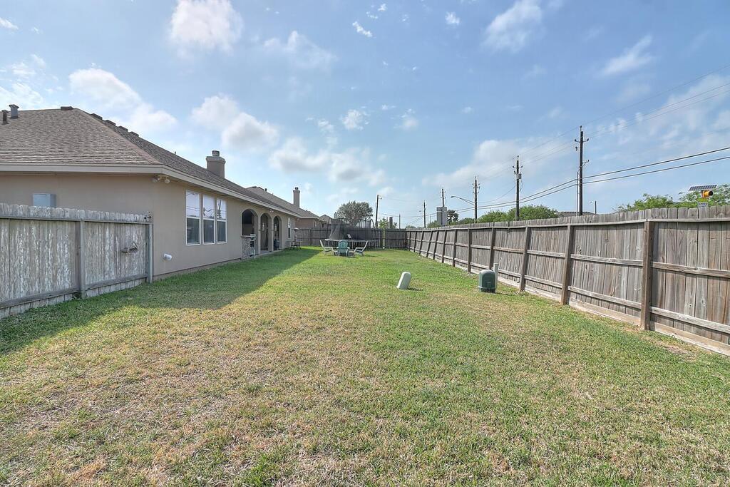 Building Photo - 7326 Aborigine St