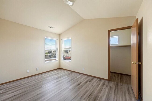 Foto del edificio - 6305 Chapel Hill Blvd