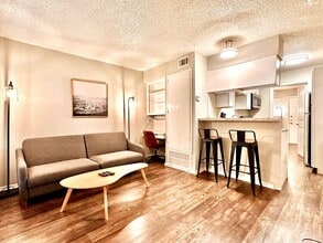 Building Photo - 301 W 29th St