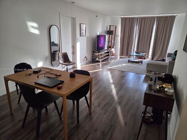 Foto del edificio - 3300 NE 192 St