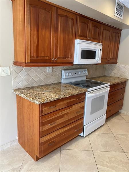 Building Photo - 3111 Coral Springs Dr