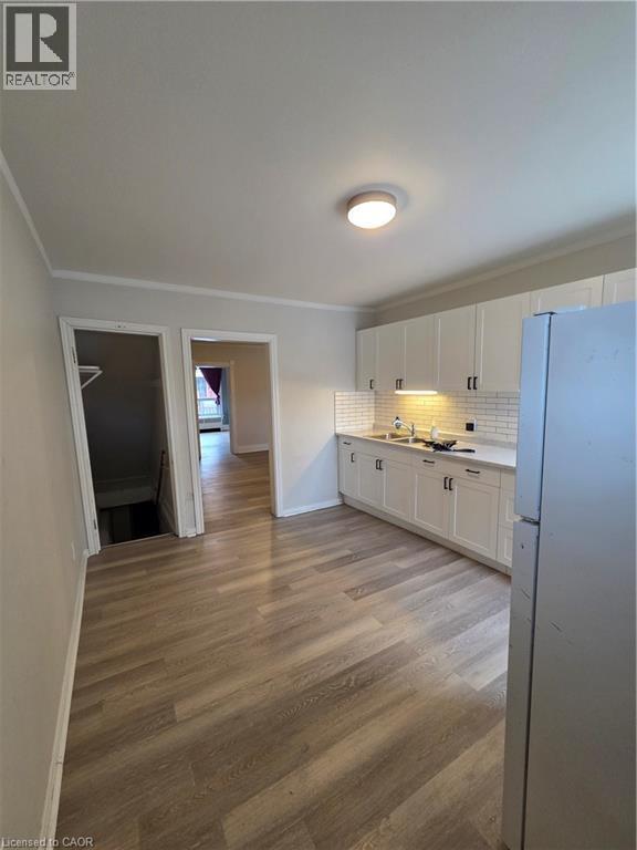 Photo du bâtiment - 298 Emerald St N