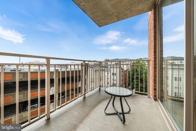 Foto del edificio - 2726 Gallows Rd