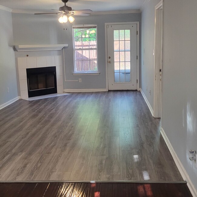 Foto del edificio - 4687 Brookwood Ln