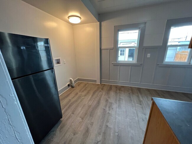 Building Photo - 114 7th St S