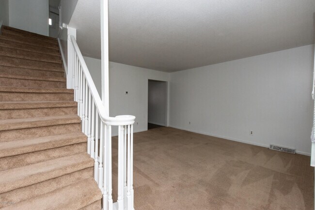 Building Photo - 327 Richlands Ave