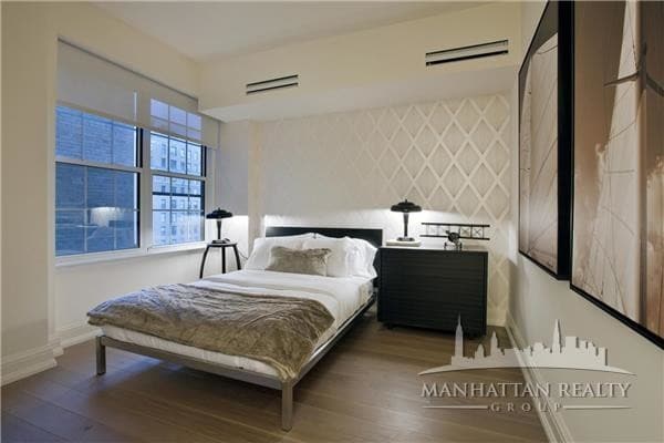 Building Photo - 21 W 86th St