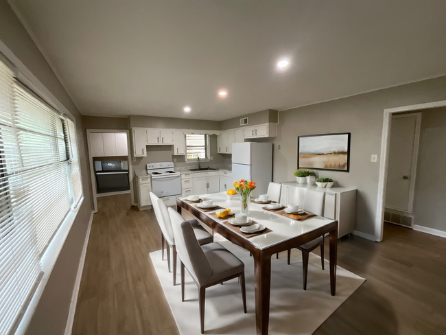 A beautifully updated modern kitchen - 2292 Ardmore Cv