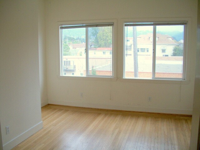Foto del edificio - An excellent location on California at Uni...