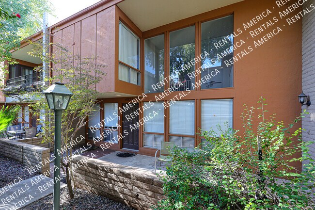 Building Photo - SPACIOUS 3 BEDROOM CONDO.