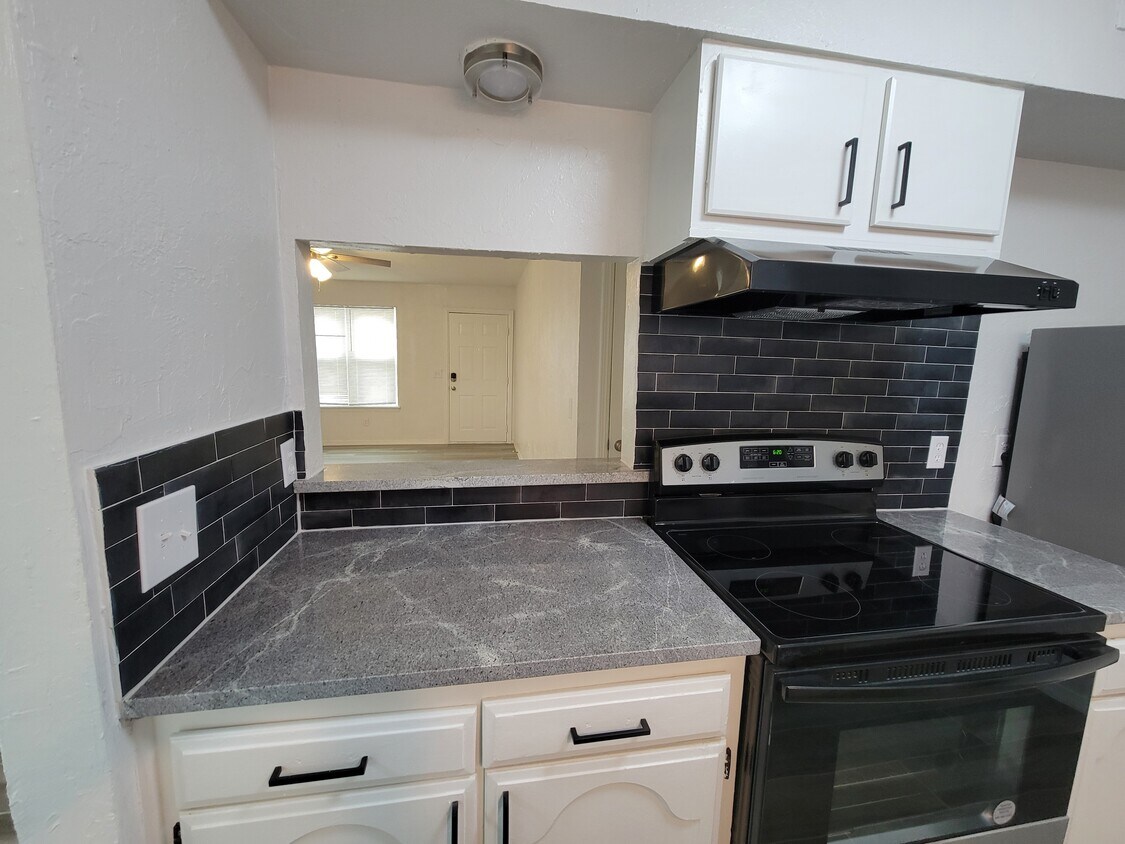 11413 N May Ave Unit E, Oklahoma City, OK 73120 Condo for Rent in