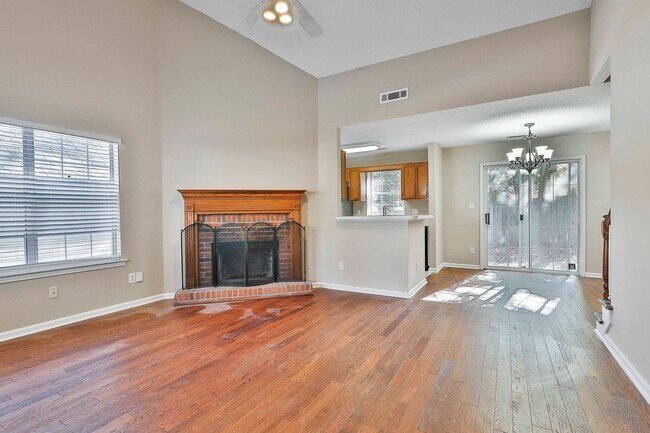 Foto del edificio - 3Bed/2Bath Home in McIntosh District under...