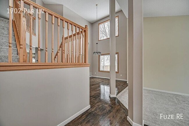 Building Photo - 1702 Par Ln