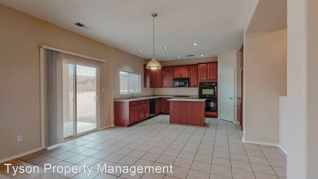 Building Photo - 3 br, 2.5 bath House - 6000 Crownpoint NE