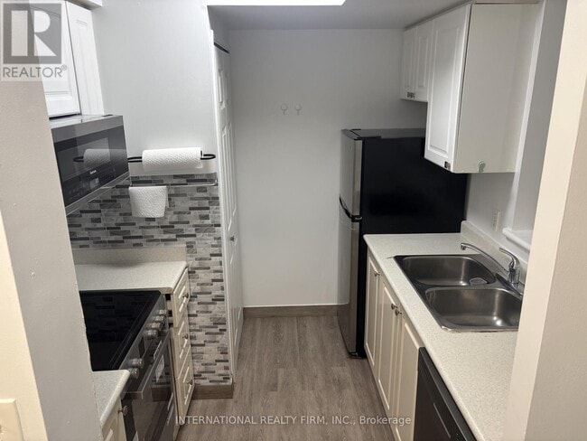 Building Photo - 8 Lee Centre Dr