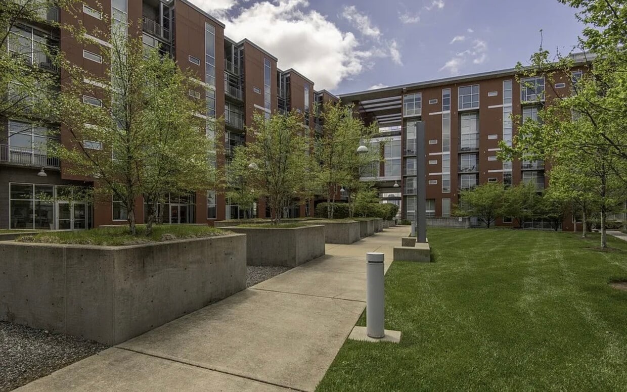 Outside - 2115 Yeaman Pl