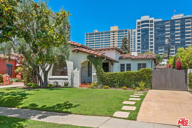 Foto principal - 10733 Wellworth Ave
