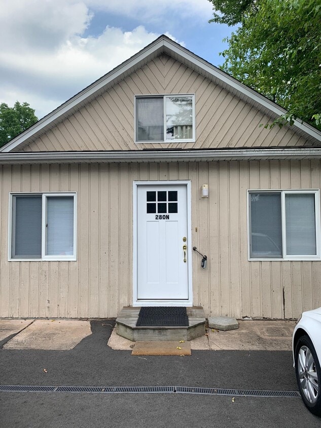 Foto principal - 280 N Middletown Rd