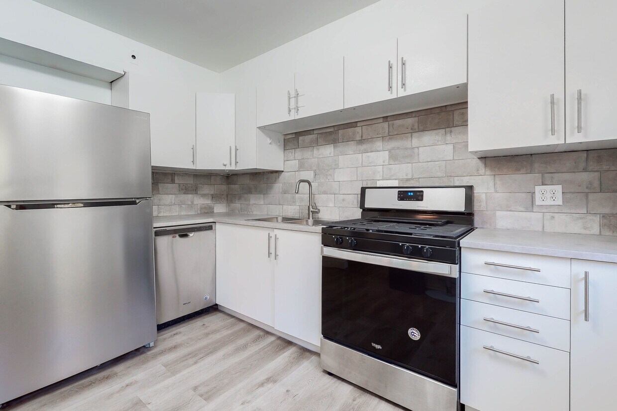 3 bed 1.5 Furnished Townhouse in Pikesvill... Townhome Rentals in