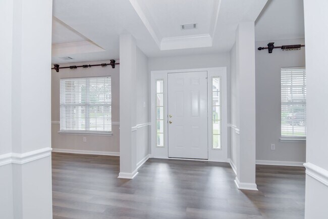 Building Photo - Updated Brick Ranch!