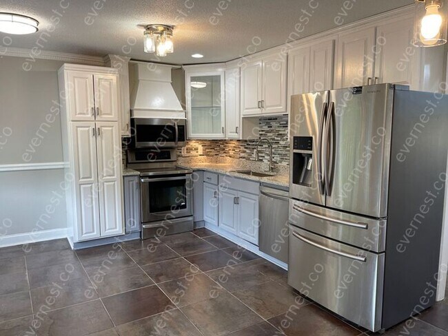 Building Photo - 3230 Social Cir
