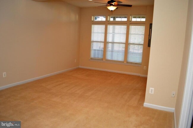 Building Photo - 303 Monroe Point Dr