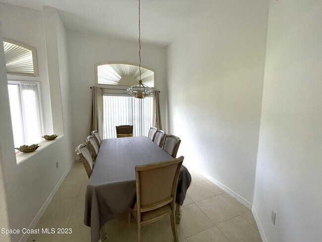 Foto del edificio - 1896 Windbrook Dr