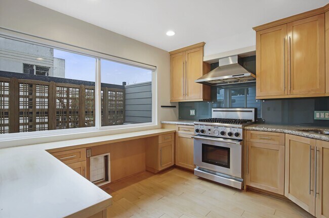 Building Photo - 1015 17th St