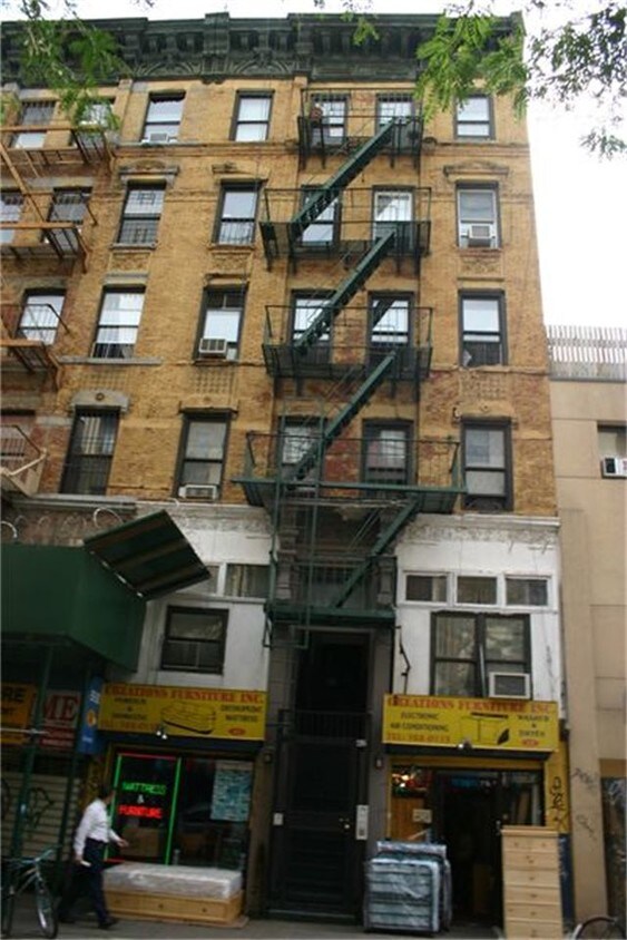 Building Photo - 42 Clinton St