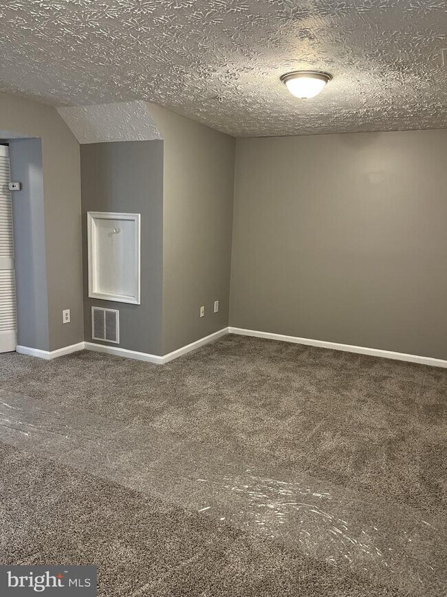 Building Photo - 125 Foxbay Ln