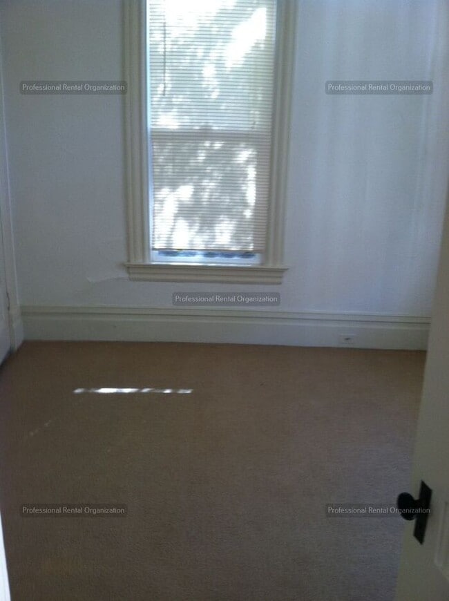 Building Photo - "Coming Soon" -One bedroom Gem in Heart of...