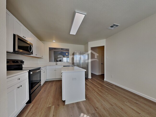 Foto del edificio - 7505 Fossil Lake Dr