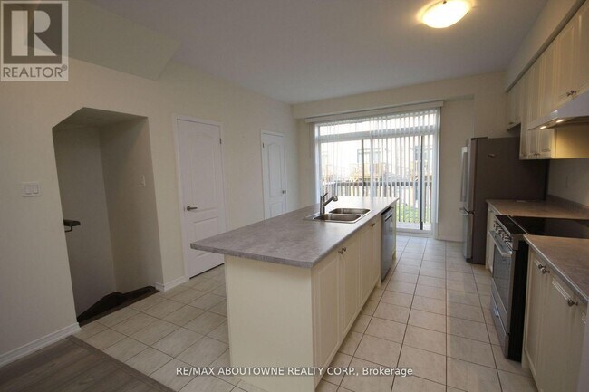 Building Photo - 243 Gillespie Dr