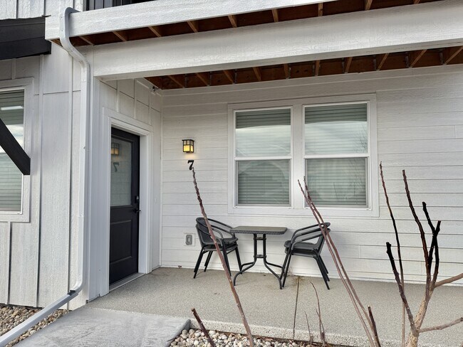 Foto del edificio - 1820 Iron Wheel Dr