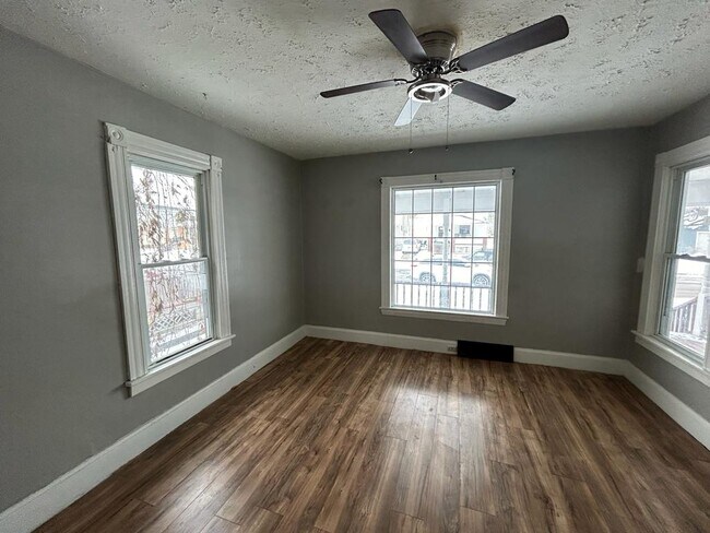 Building Photo - 20 Cherry Ave