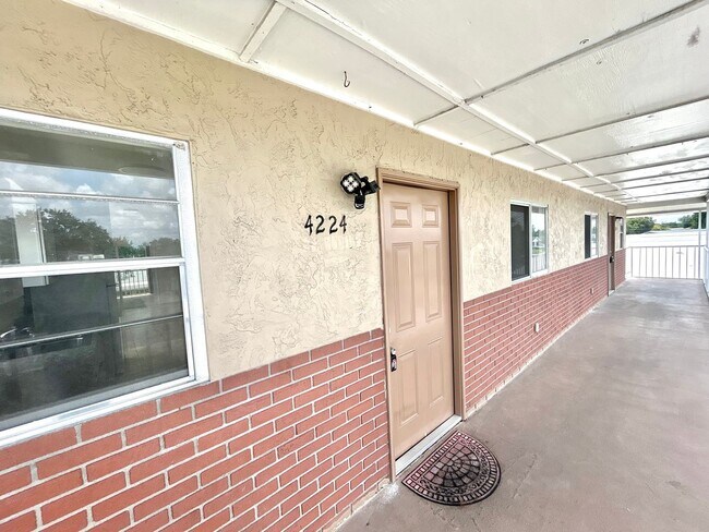 Foto del edificio - 4220 62nd St W
