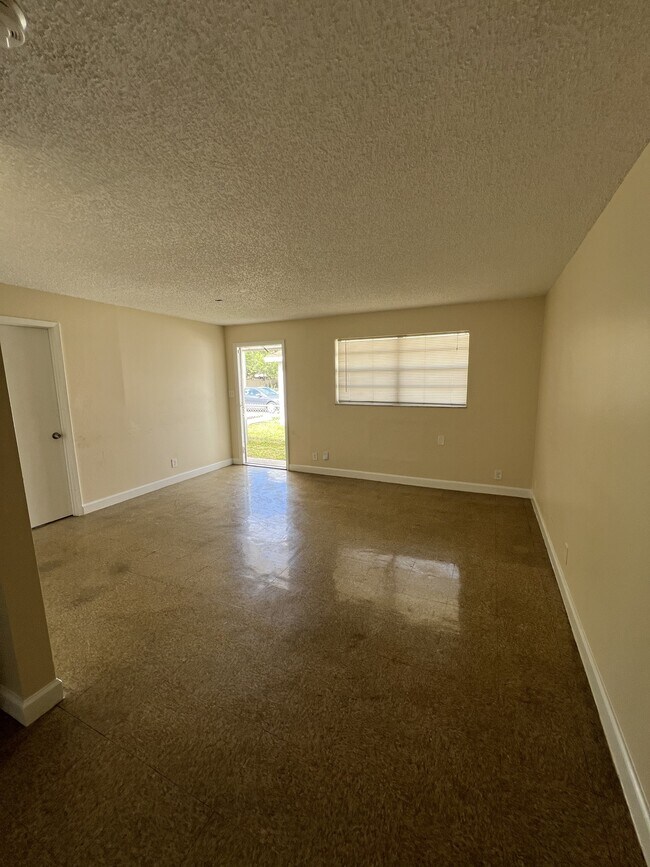 Foto del edificio - 11611 SW 215th St